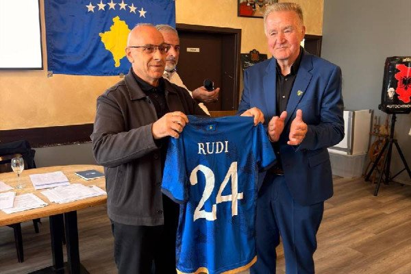 Ademi nderon Ruzhdi Statovcin për kontributin në futbollin shqiptar në Gjermani