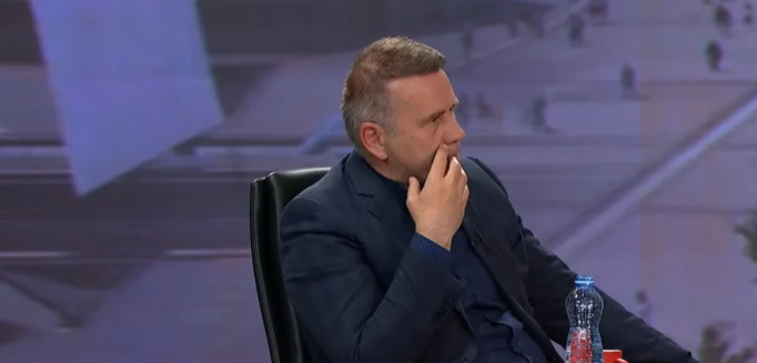 Arifi nuk kursen ironinë: Vjosën edhe tatu e keni ba!