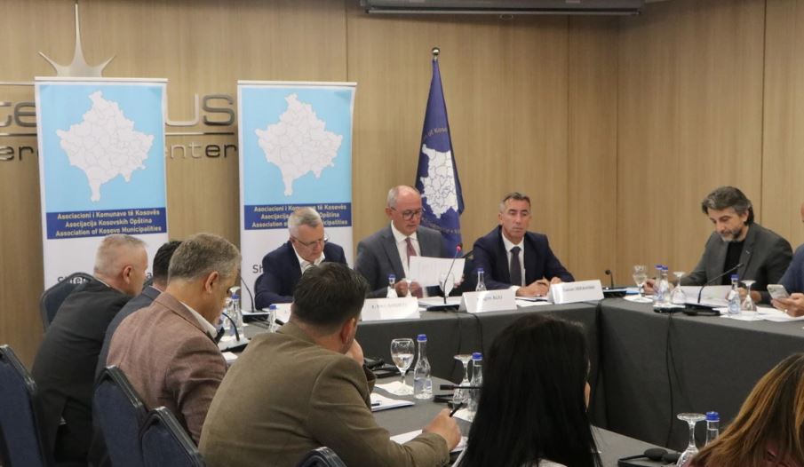 AKK: Për katër vjet komunave u janë marrë mbi 344 milionë euro përmes vendimeve gjyqësore dhe përmbarimeve