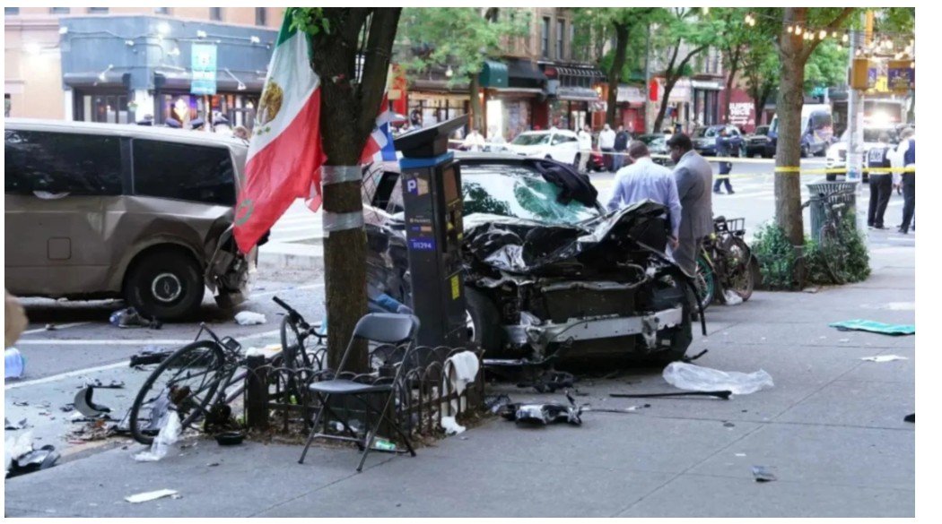 Aksidenti i rëndë në New York, makina humb kontrollin dhe merr përpara këmbësorët, dy viktima dhe tre të plagosur