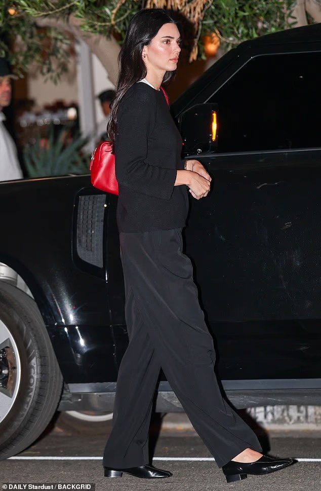 Kendall Jenner ndez sërish thashethemet për romancë me Jacob Elordi pas paraqitjes së tyre në Hawaii