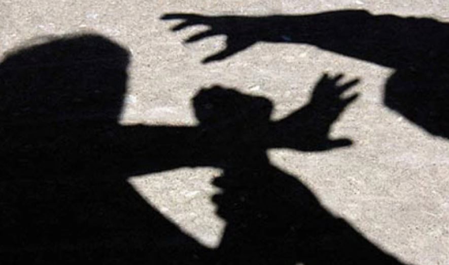 Dy të rinj nga Tetova janë sulmuar fizikisht nga një grup prej rreth 20 personave