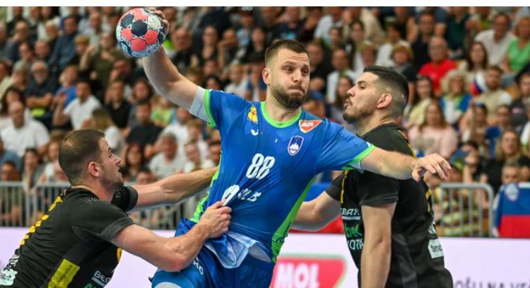 Tifozët kafshojnë thonjtë, por Sllovenia kualifikohet në Kampionatin Botëror
