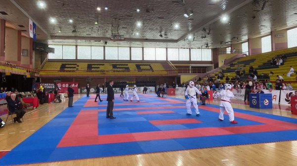 Atmosferë sportive në Pejë, nis turneu ndërkombëtar i karatesë