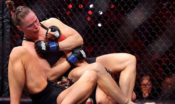 Ronda Rousey rikthehet me fitore