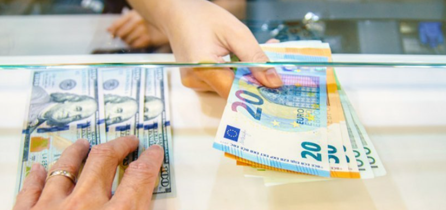 Këmbimi valutor/ Çfarë po ndodh sot me monedhat e huaja? Me sa po blihen dhe shiten dollari dhe euro