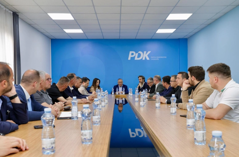 “Emra të ricikluar dhe pa vizion” – Analistët kritikojnë ashpër listën e PDK-së për zgjedhjet e 7 qershorit