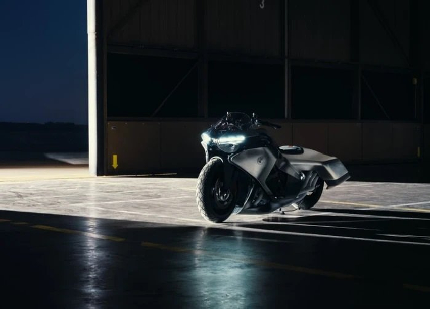 BMW K18 i egër  artistik dhe elegant bebuton në Villa d Este