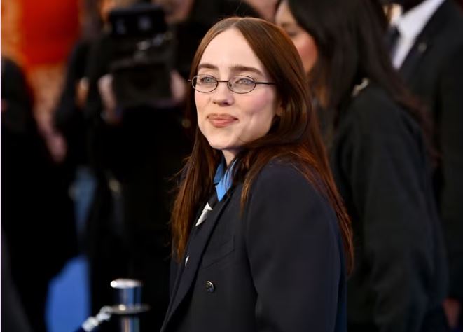 Billie Eilish flet hapur për jetën me sindromën Tourette