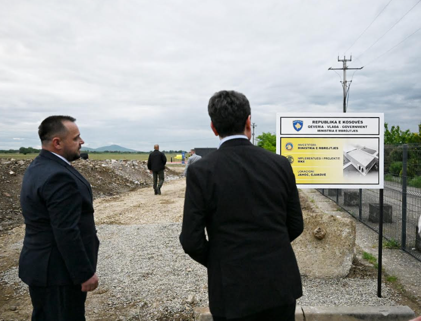 Kurti vizitoi punimet për ndërtimin e fabrikës së municioneve në Jahoc