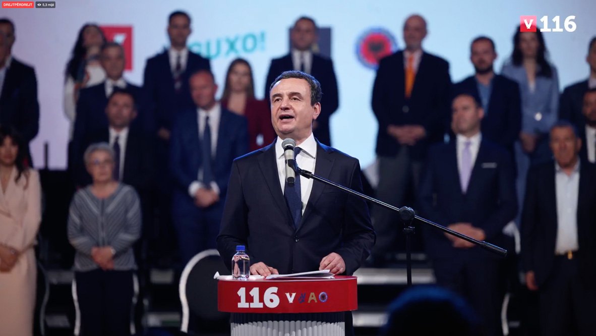Kurti prezanton kandidatët e LVV-së dhe ‘godet’ opozitën me mesazh të fortë: Pazaret politike nuk kalojnë te qytetarët!
