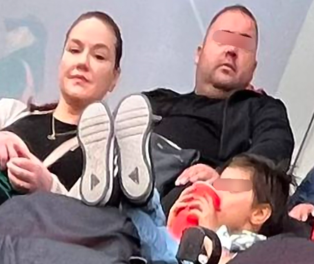 Ajola Xoxa në tribunën VIP të duelit Elbasani-Egnatia