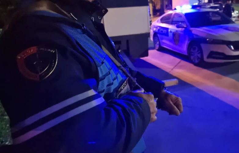 Shpallen në kërkim të dyshuarit për plagosjen e policit në Shqipëri