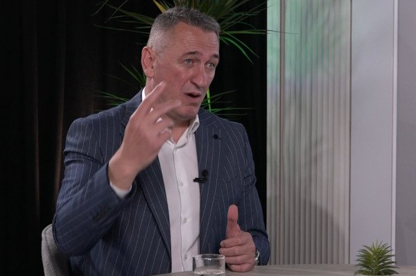 ​“Kur përmenden zgjedhjet më kap një mini-infarkt”, Rashiq i shqetësuar me zgjedhjet e shpeshta në Kosovë