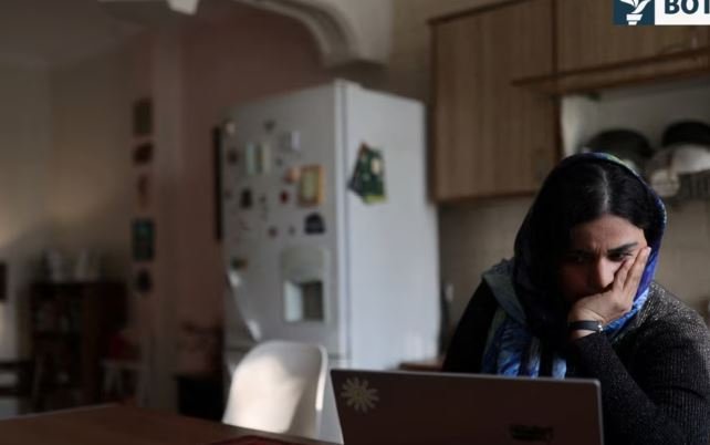 Gratë bartin barrën e ndaljes së internetit në Iran