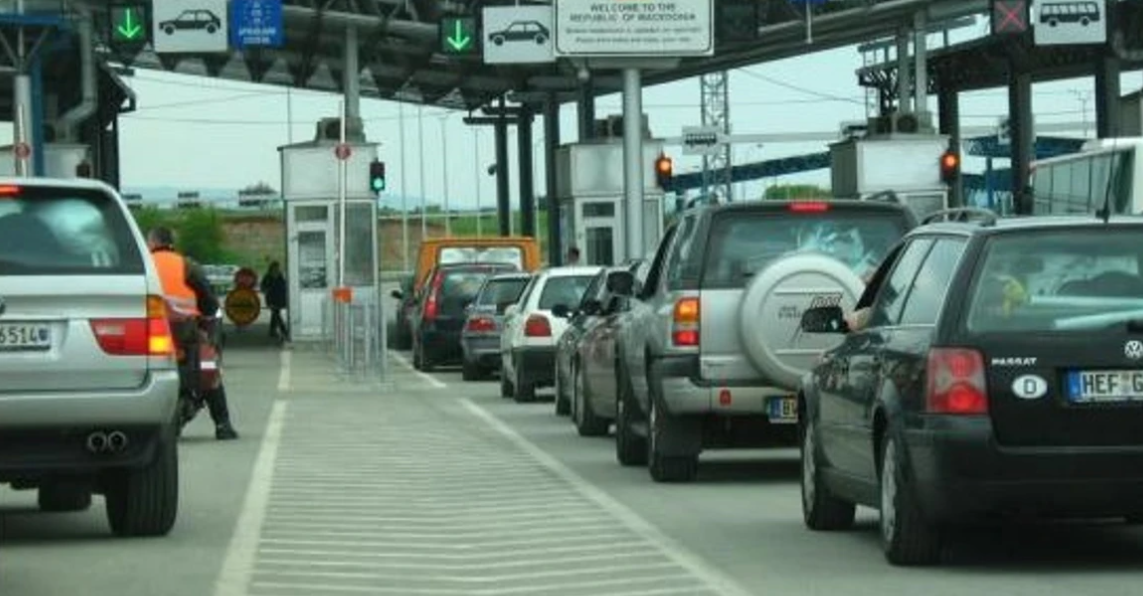 Rikthehet qarkullimi në kufirin me Maqedoninë e Veriut, kontrollet po kryhen manualisht