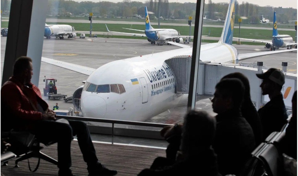 Mjet ushtarak dhe diplomatik, Ukraina i propozon Rusisë armëpushim për aeroportet