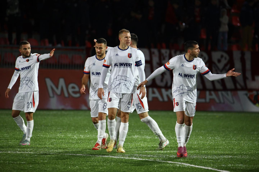  Janë rrahur në ekip   akuza e ish futbollistit të Vllaznisë për situatën e kuqebluve  Ka përçarje se vetëm dy vetë marrin rroga
