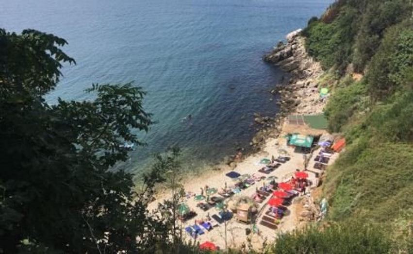 ulqini-ashperson-masat-gjoba-deri-ne-500-euro-per-turistet-gjysme-te-zhveshur