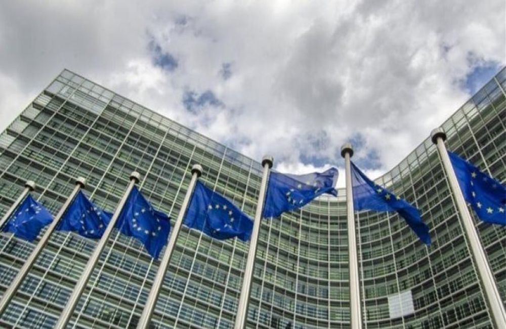 Komisioni Europian miraton ndihmë shtetërore prej 405 mln eurosh për kompanitë me konsum të lartë energjie