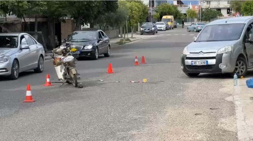 Aksident në aksin Fier-Roskovec, përplkaset nga makina, përfundon në spital në gjendje të rëndë drejtuesi i motorit