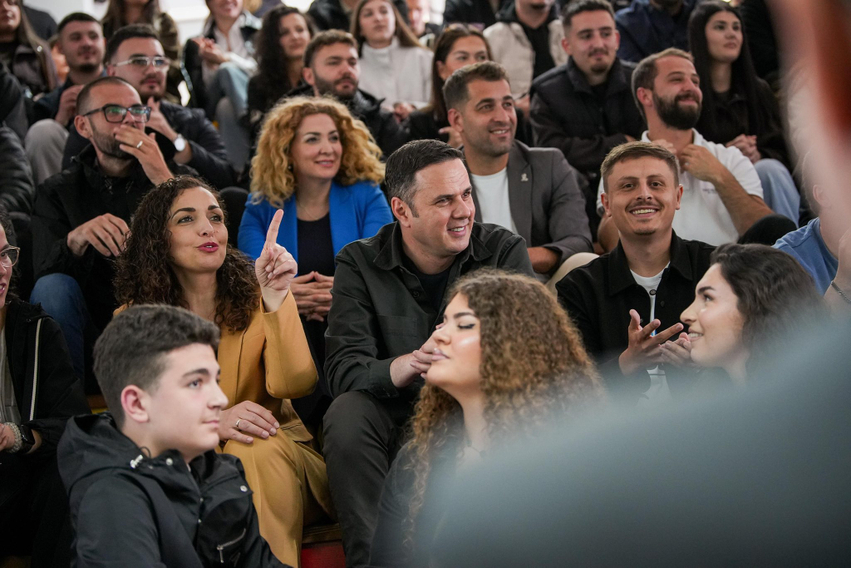 Abdixhiku dhe Osmani takojnë rininë e Gjilanit