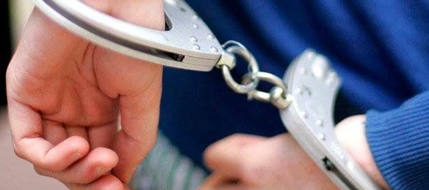 Publikoi fotografi me një thikë në ambientet e shkollës  arrestohet i mituri në Gjakovë