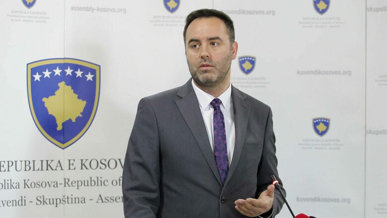 “Kur jena te frizerkat”/ Konjufca reagon ndaj lajmeve të rreme – sqaron deklaratën e tij në Ferizaj 