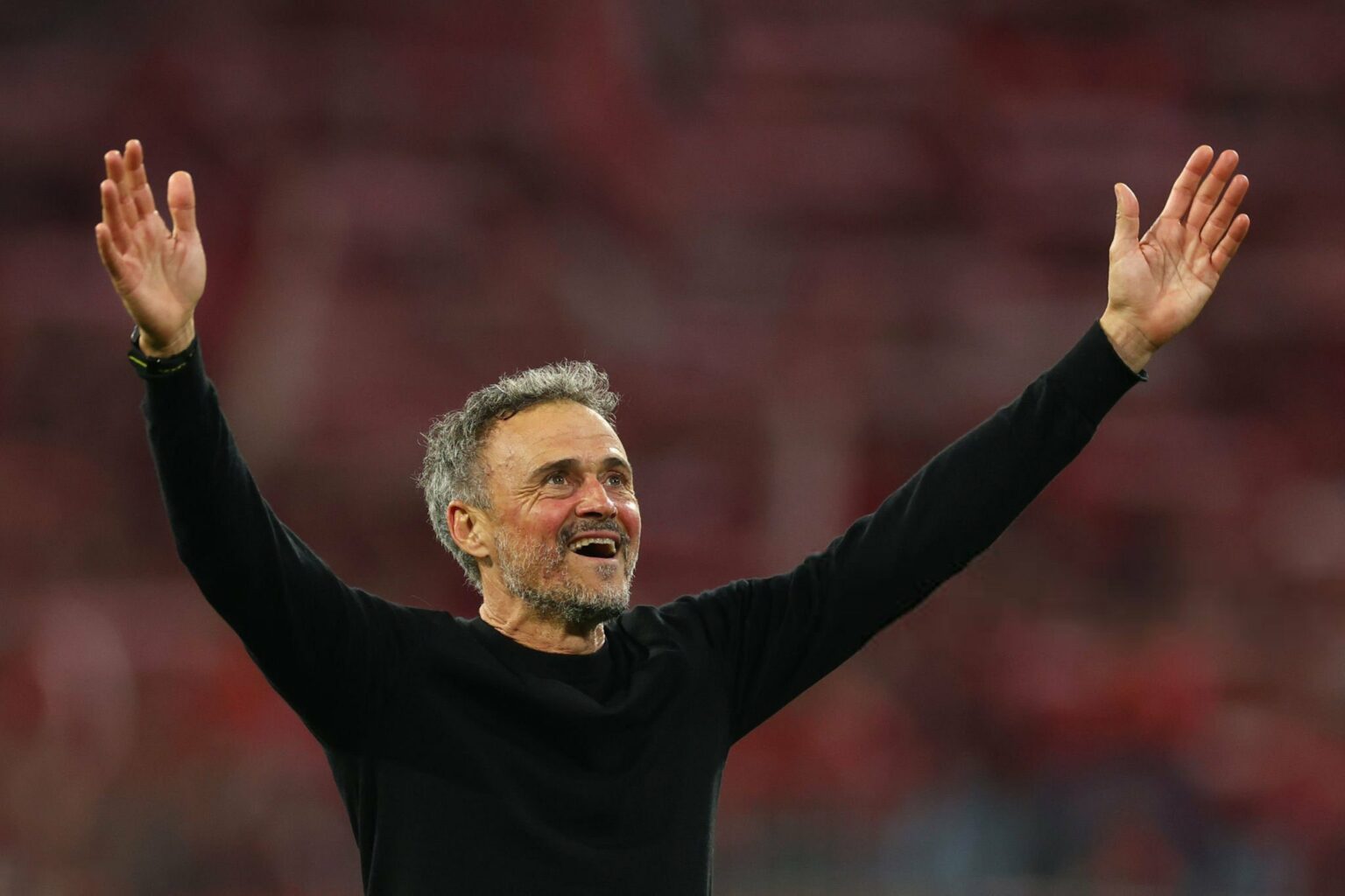 PSG e shpërblen Luis Enriquen
