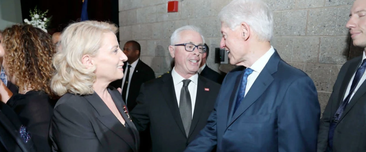Shkurte Fejza takohet në Amerikë me ish-presidentin Bill Clinton