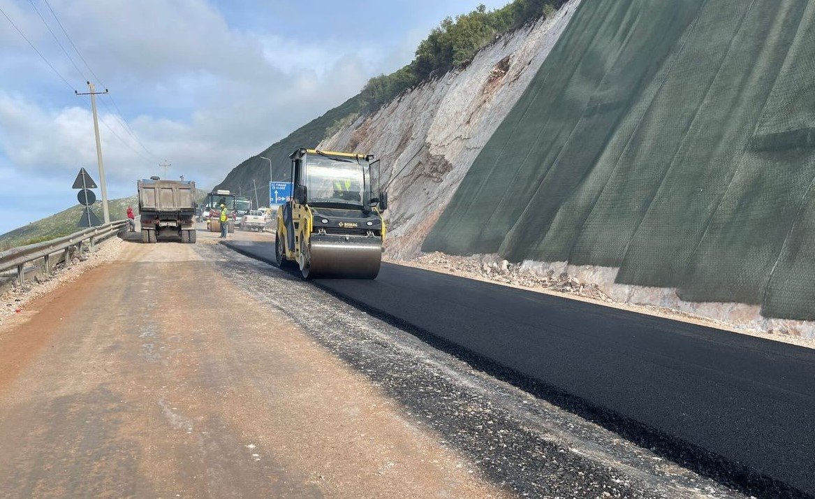 Vijojnë punimet pranë Tunelit të Llogarasë