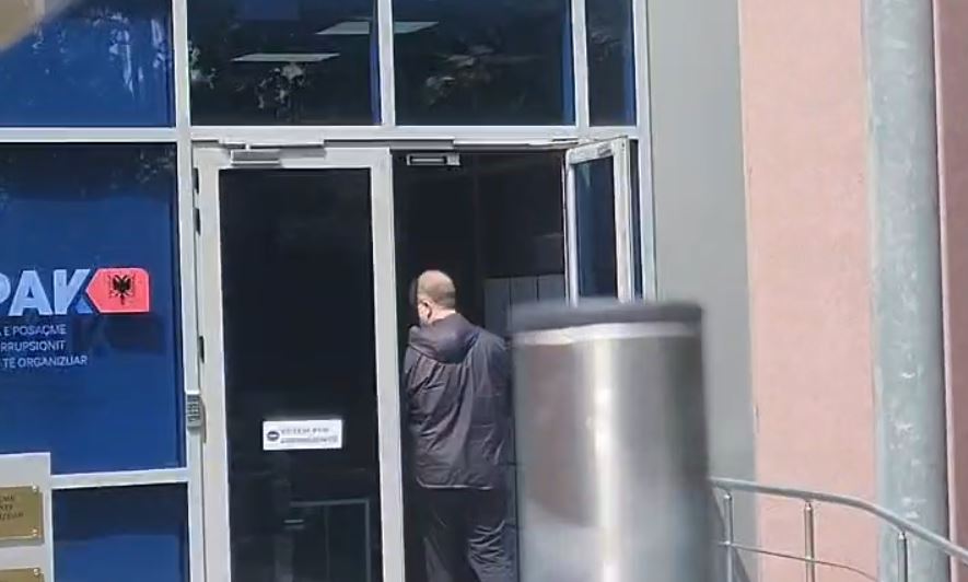 Agron Tare në SPAK, vëllai i Igli Tares pyetet nga prokurorët për dosjen “Balluku”