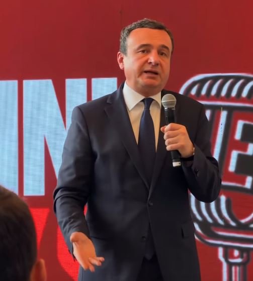 Albin Kurti takon studentët e FIEK-ut: TIK-u përbën 6% të BPV-së së Kosovës