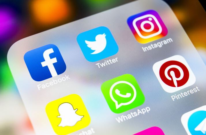 Mediat sociale vështirësojnë formimin e opinionit të lirë dhe të informuar