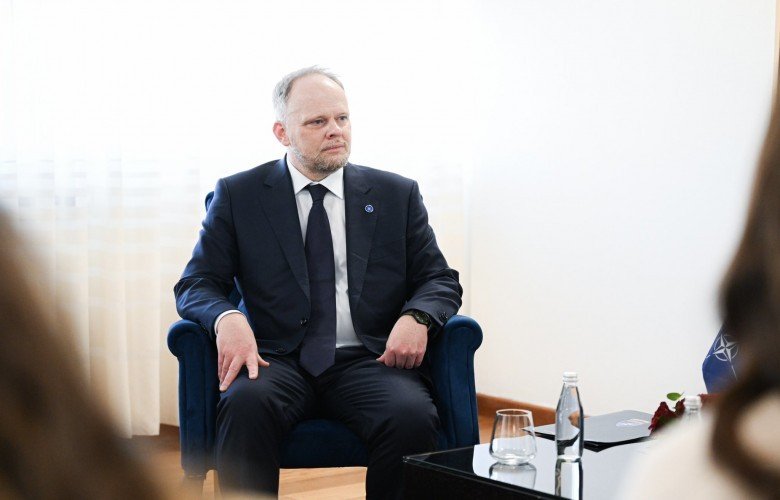 Hamilton: Angazhimi afatgjatë i NATO në Kosovë mbetet jetik për stabilitet 