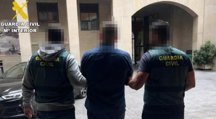 “Me fishek në gojë” – Kapet shqiptari i rrezikshëm në mes të Barcelonës, kërkohej nga ...