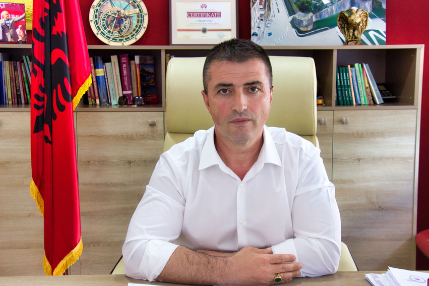 Tërmet Peçi dy orë në SPAK   U thirrët pas përplasjeve me Ramën   Ja si u përgjigjet gazetarëve deputeti socialist
