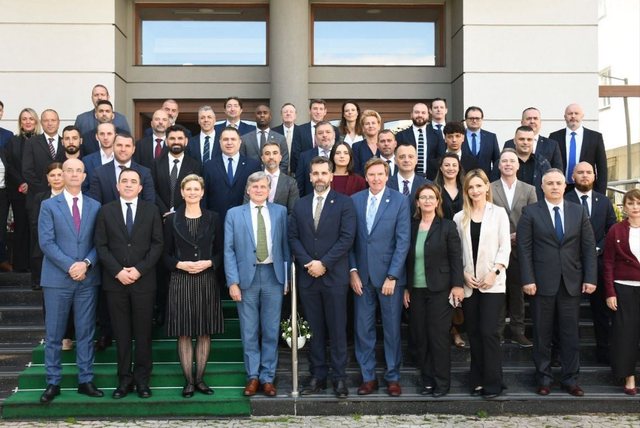 Konferenca në Tiranë për dr*gat sintetike/ VanHorn: Luftë e hapur ndaj trafikantëve dhe devijimi ndaj Europës Juglindore