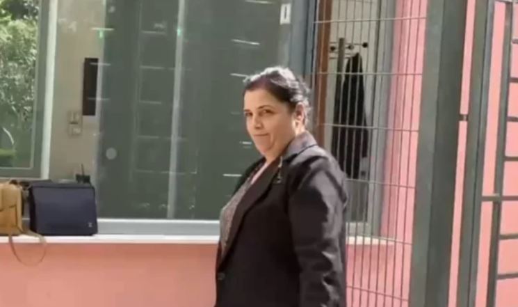Kërkoi ndërtimin e një ure pranë shtëpisë së motrës, dënohet ish-zyrtarja e Bashkisë Tropojë dhe ndërtuesi