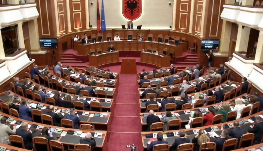 PS dhe PD gjejnë dakordësinë, bashkojnë votat dhe miratojnë ndryshimet në rregulloren e Kuvendit