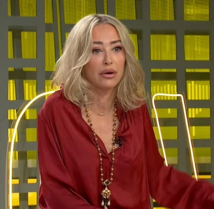  Dasma të mos i pengojë askujt hiç  këngëtarët kënduan në shenjë respekti pa pagesë   Anita Haradinaj reagon pas kritikave