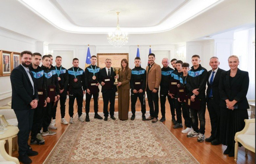 ushtruesja-e-detyres-se-presidentes-se-republikes-se-kosoves-priti-ne-takim-federaten-e-kickbox-it-te-kosoves
