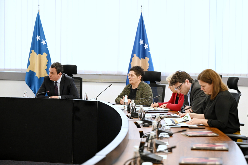 Kryeministri në detyrë Kurti priti në takim Ekipin e Kombeve të Bashkuara në Kosovë