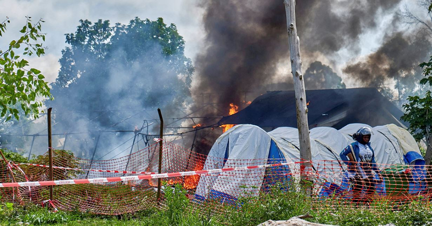 Incident i rëndë  Protestuesit në Kongo i vunë flakën tendave me pacientë me Ebola  tentuan të merrnin trupin e një burri të vdekur