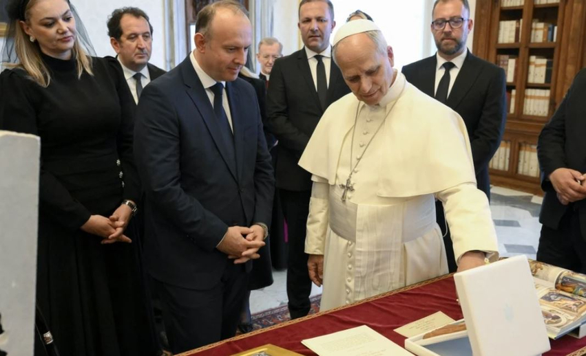 Gashi në Vatikan në takim me Papën Leo XIV  Maqedonia e Veriut mbetet shembull i bashkëjetesës ndëretnike  multikulturore dhe ndërfetare