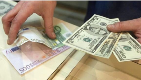 Këmbimi valutor 22 maj/ Me sa blihen e shiten dollari dhe euro, çfarë ndodh me monedhat e tjera