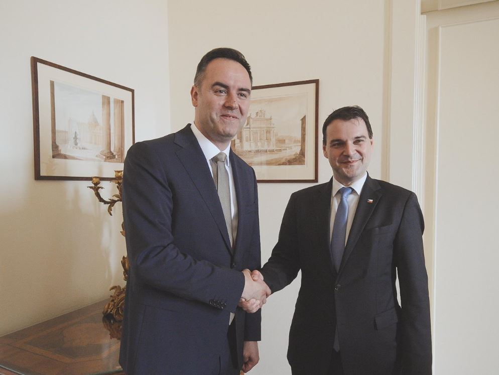 Konjufca takohet me ministrin e Jashtëm çek në Pragë, diskutohet integrimi evropian i Kosovës