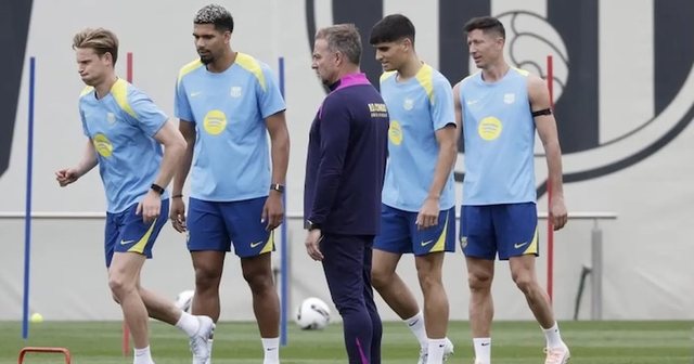 Barça udhëton drejt Valencias me De Jong dhe Ferran Torres, por pa Koundé…
