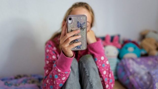 “Ofcom”: TikTok dhe YouTube nuk janë mjaftueshëm të sigurt për fëmijët