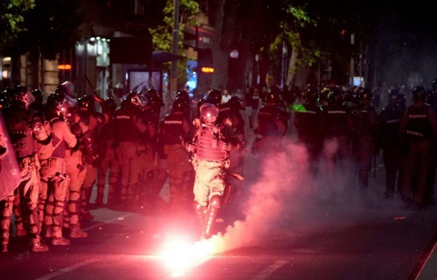 Protesta e studentëve në Beograd përfundon me incidente pranë Presidencës